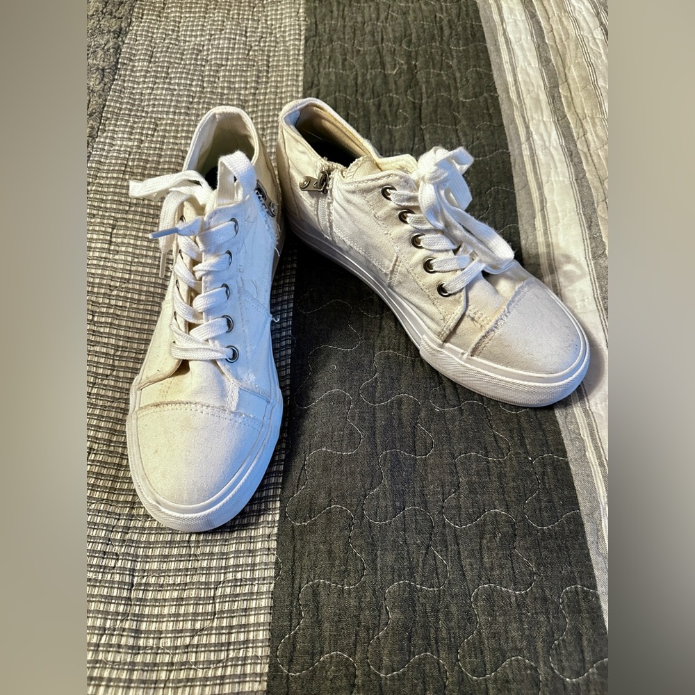 Jenn Ardor White Sporty Sneakers with hidden heal